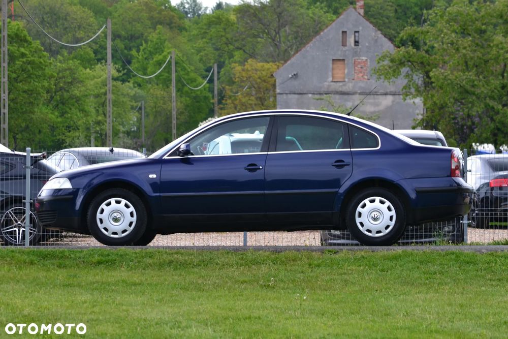 Volkswagen Passat 1.6 Exclusive - 16