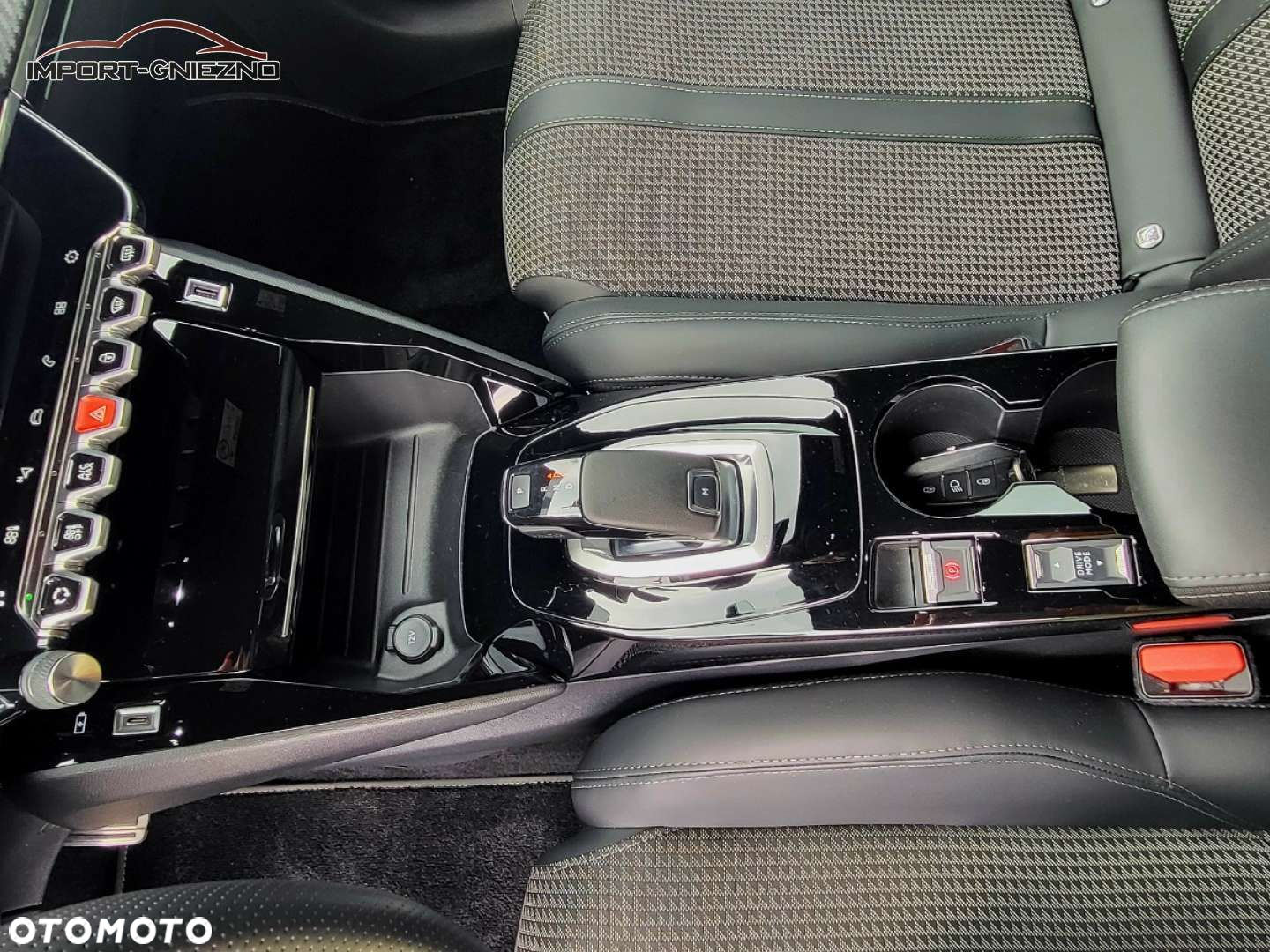 Peugeot 208 - 18
