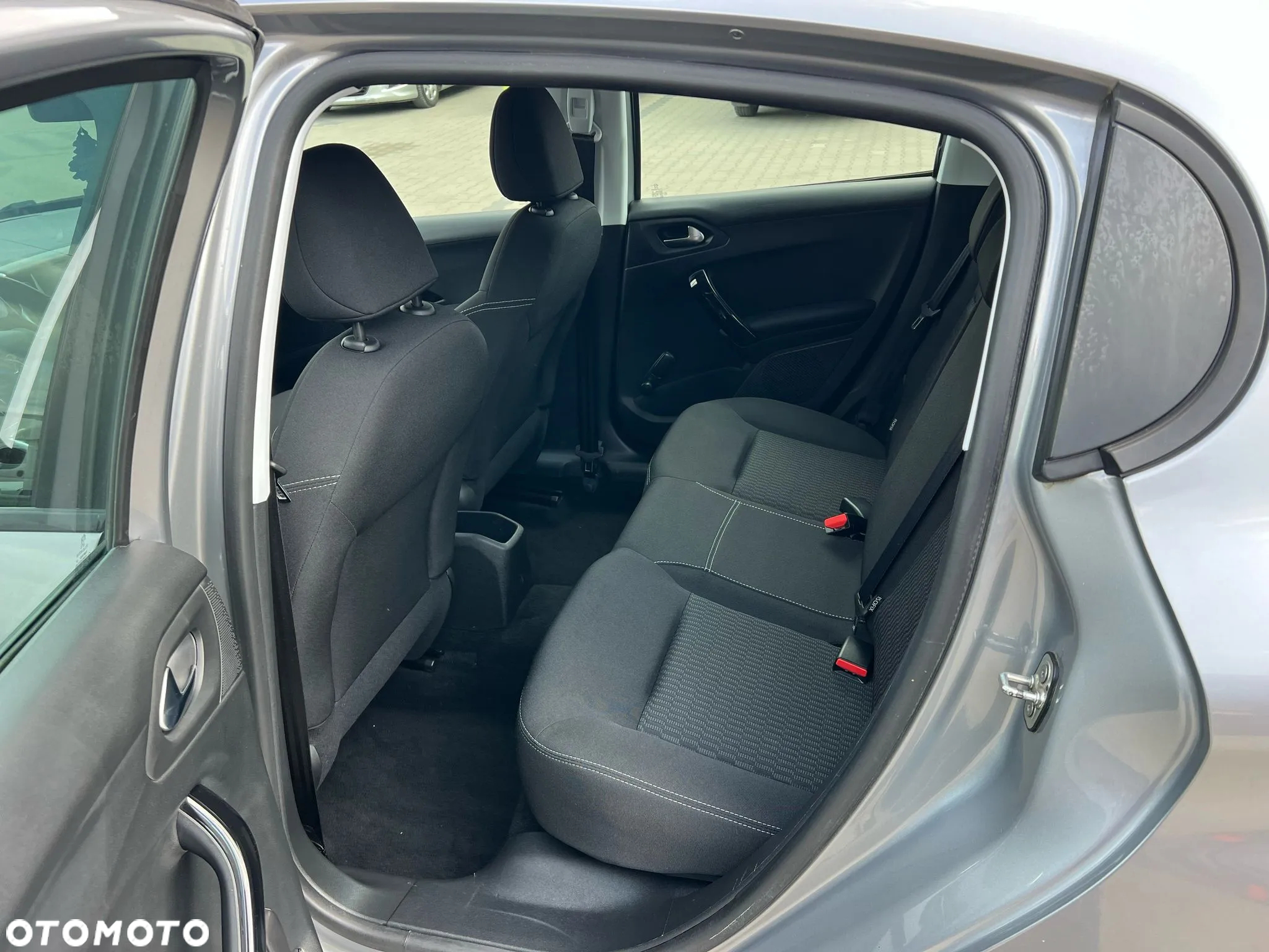 Peugeot 208 1.2 PureTech Style - 12