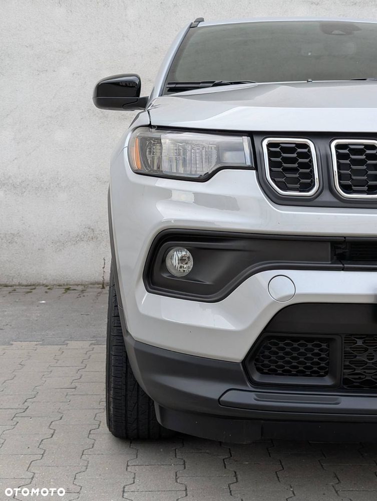 Jeep Compass - 32