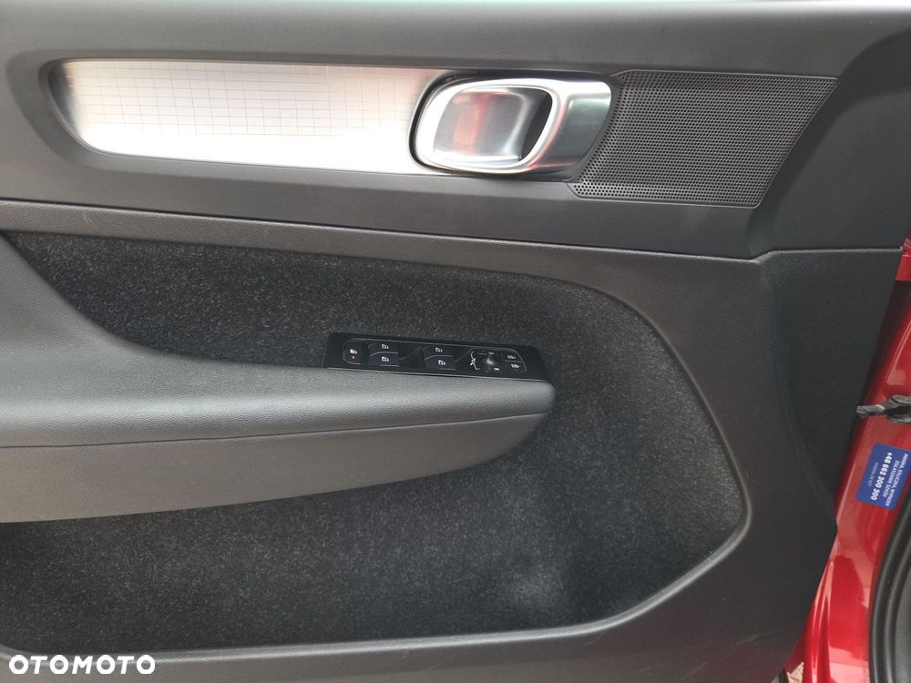 Volvo XC 40 T3 Momentum Pro - 21