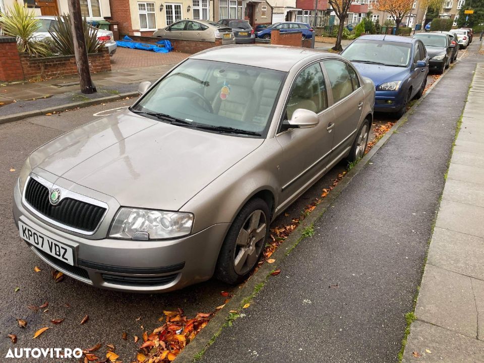 Dezmembrez Skoda Superb 1 - 1