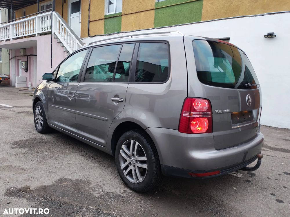 Volkswagen Touran 1.9 TDI DSG Highline - 9