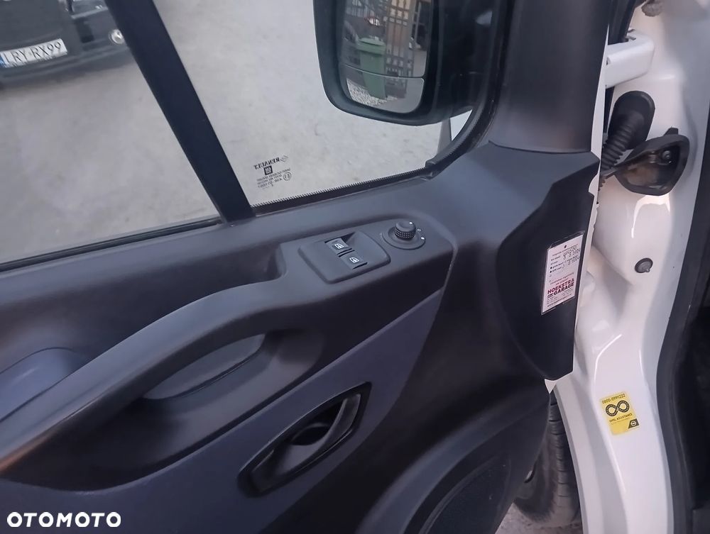 Opel Vivaro - 12