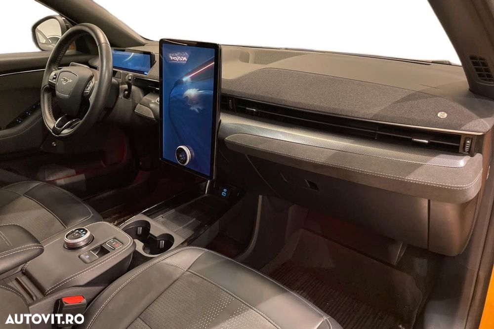 Ford Mustang Mach-E AWD GT - 17