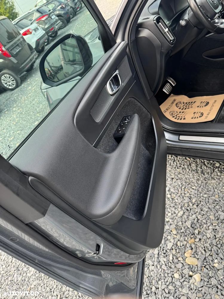 Volvo XC 40 D4 AWD Geartronic R-Design - 13