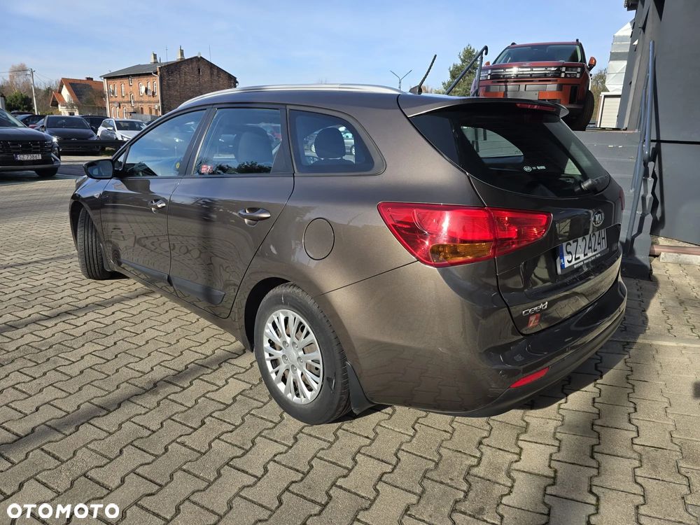 Kia Ceed Cee'd 1.6 GDI M - 4