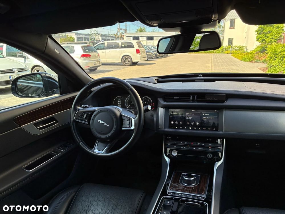 Jaguar XF 20t Prestige - 30