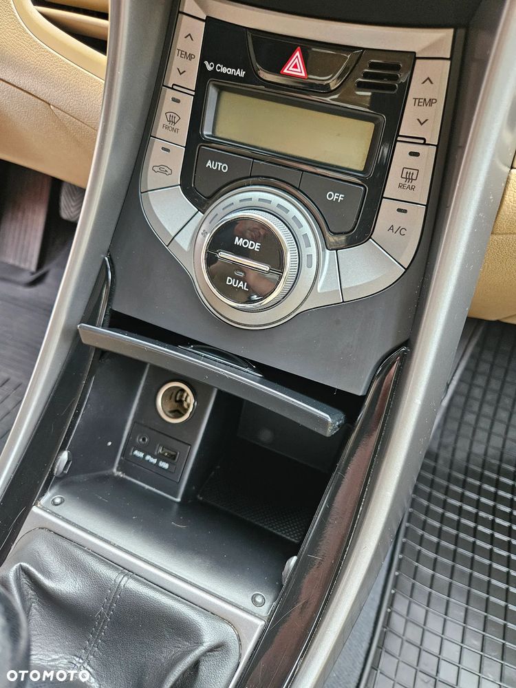Hyundai Elantra 1.6 Comfort - 14