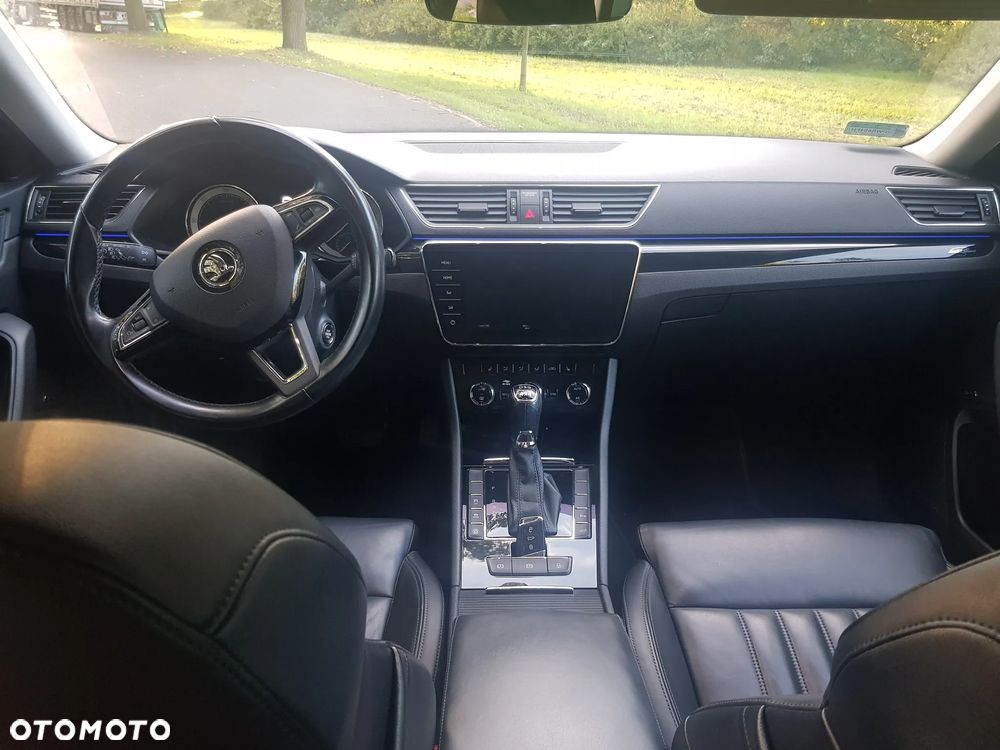 Skoda Superb 2.0 TDI 4x4 L&K DSG - 9
