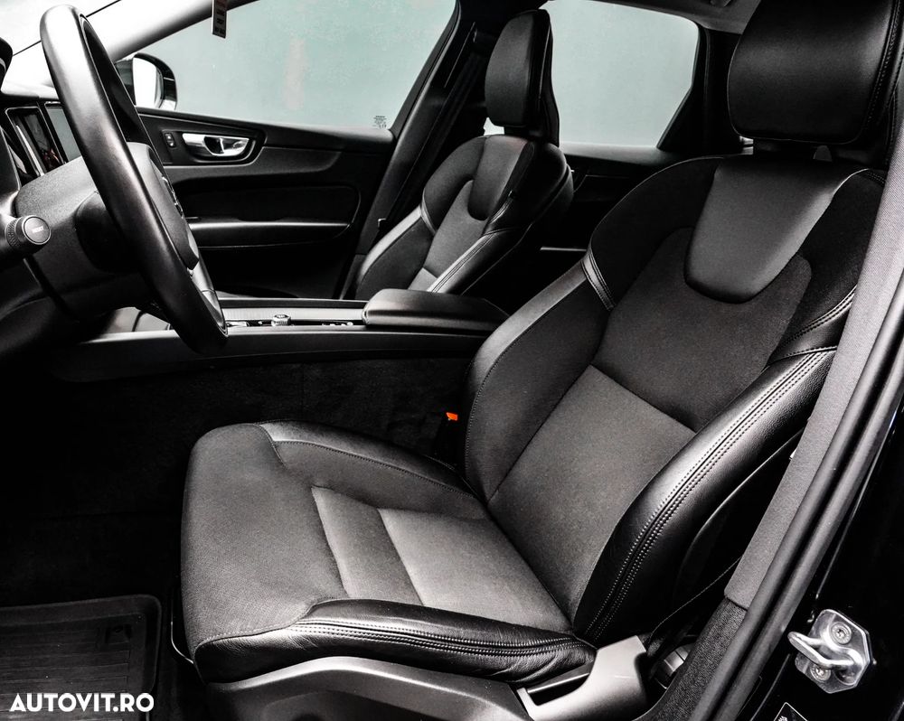 Volvo XC 60 B4 MHEV AT8 AWD Momentum Pro - 13