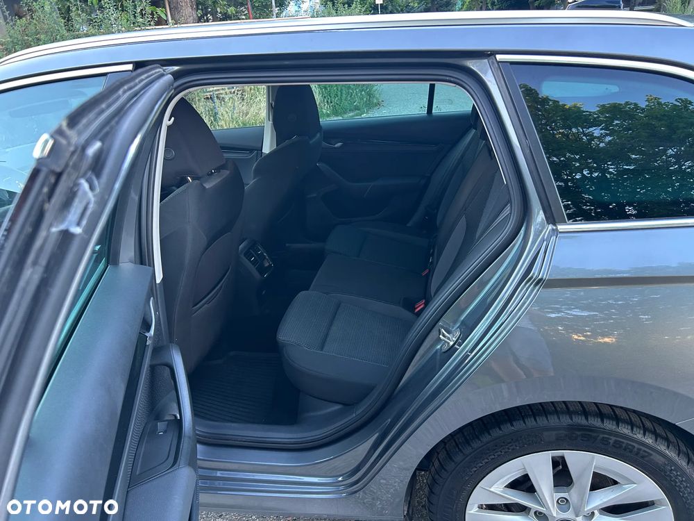 Skoda Octavia 1.5 TSI mHEV Selection DSG - 13
