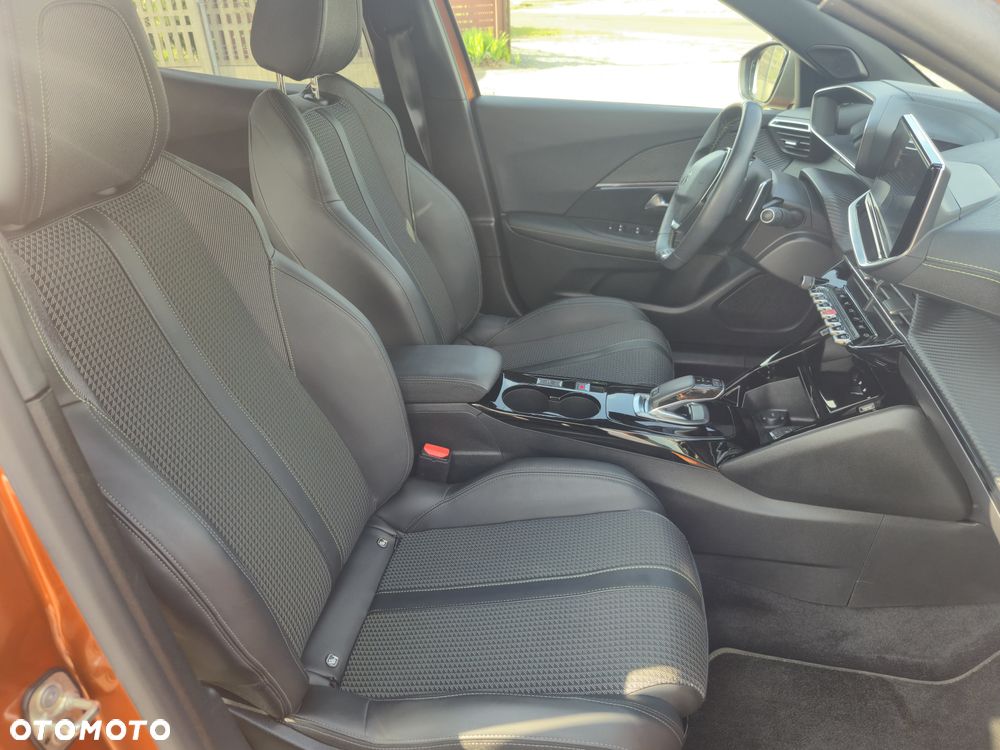 Peugeot 2008 PureTech 130 EAT8 GT Exclusive - 7