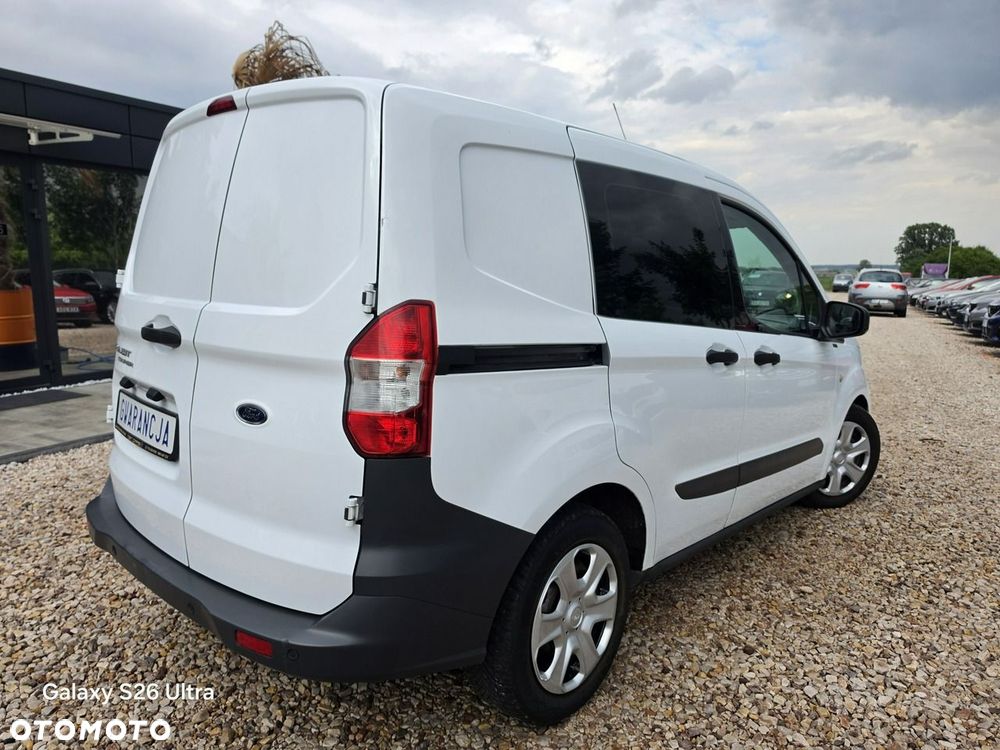 Ford Transit Courier - 11