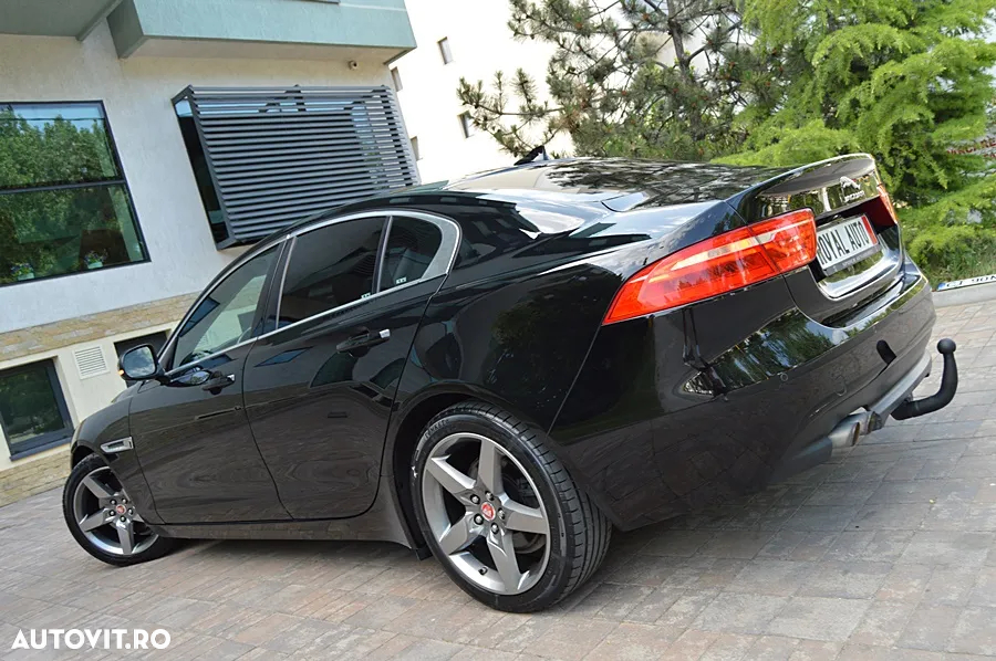 Jaguar XE - 27