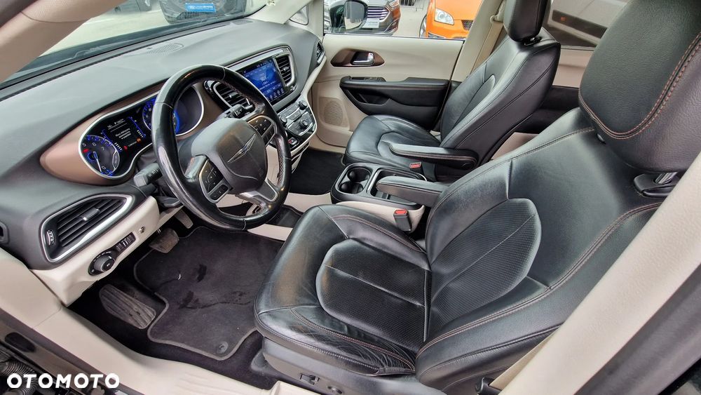 Chrysler Pacifica - 18
