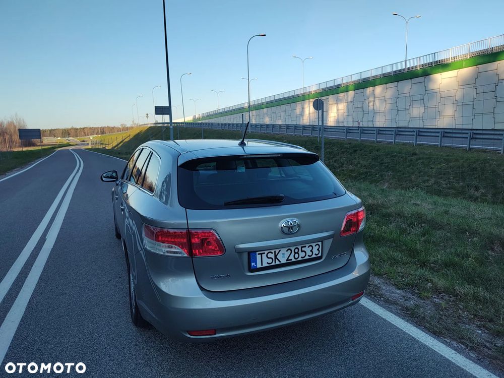 Toyota Avensis 1.8 Sol - 17