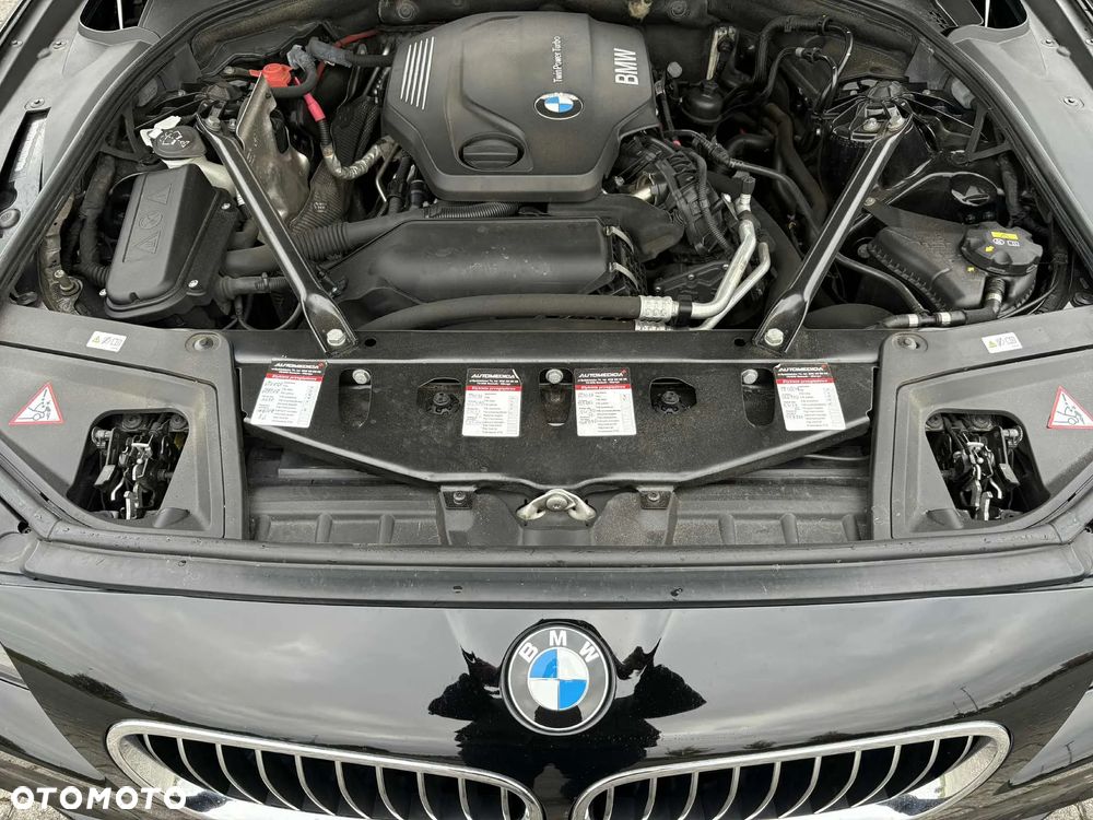 BMW Seria 5 520d xDrive - 15