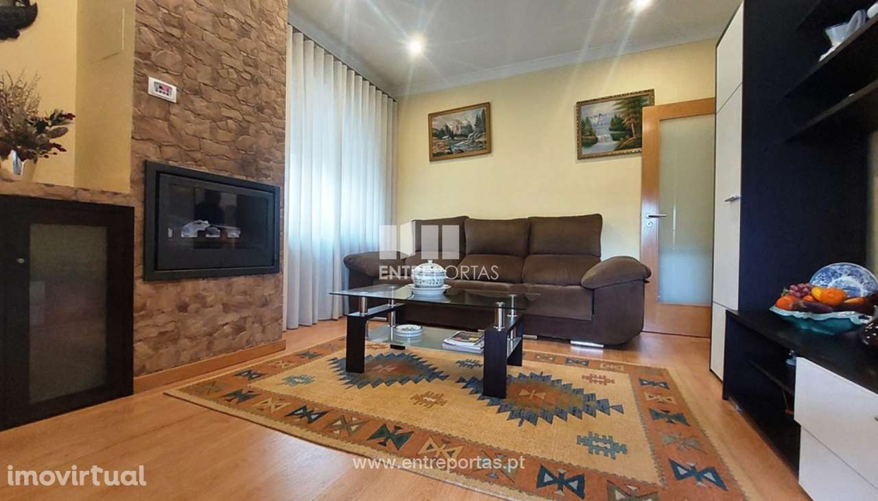 Venda de moradia T2+1 em pedra restaurada, Meadela, Viana do Castelo - Grande imagem: 2/25