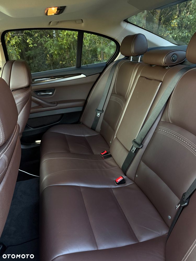 BMW Seria 5 528i xDrive Luxury Line - 13