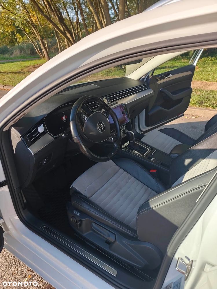 Volkswagen Passat 2.0 TDI Bi-Turbo BMT 4Mot Highline DSG - 24
