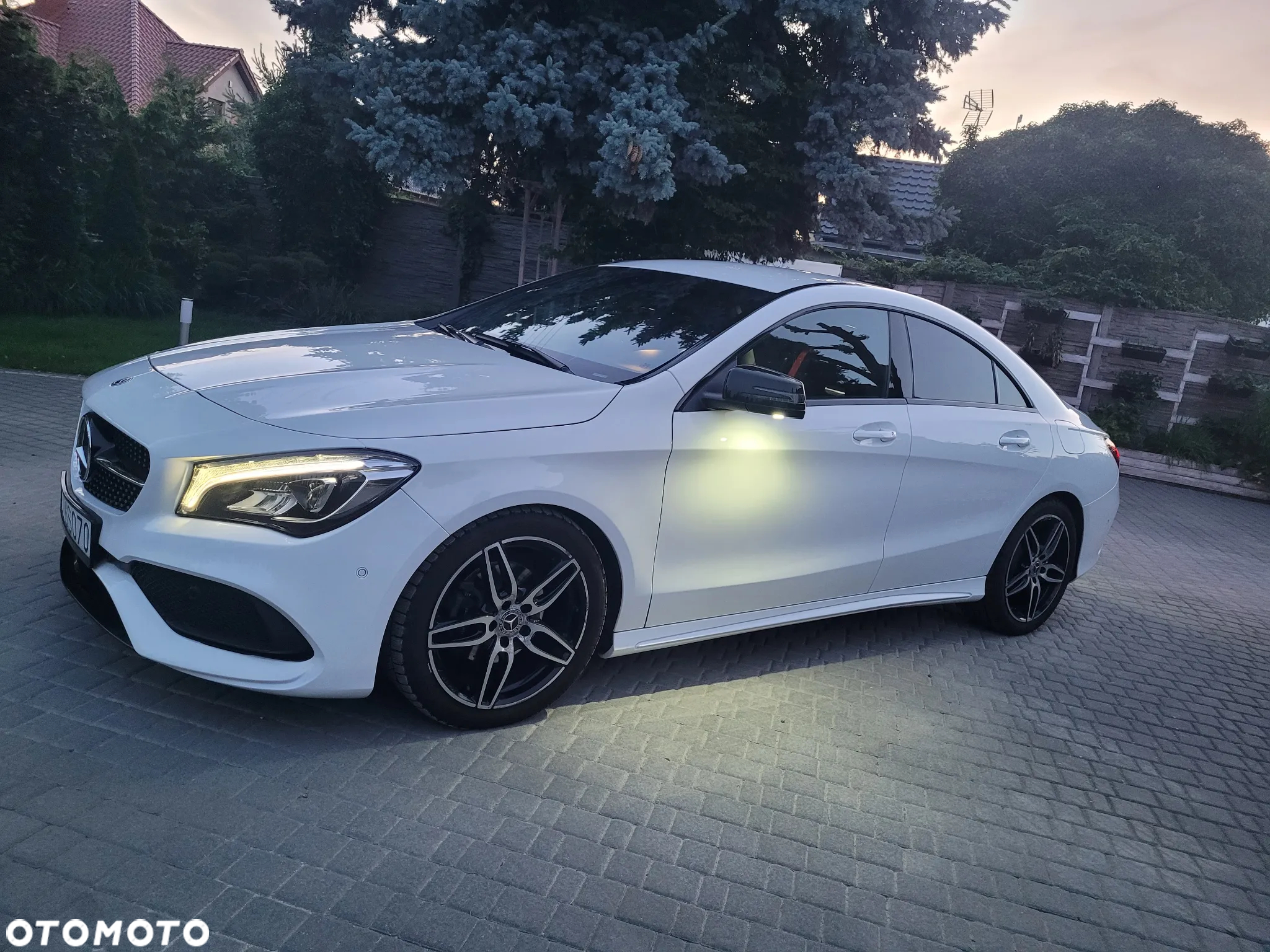Mercedes-Benz CLA 200 7G-DCT AMG Line - 32