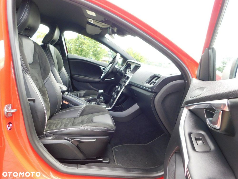 Volvo V40 T3 Drive-E R-Design Momentum - 9