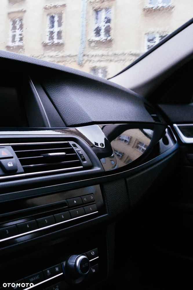 BMW Seria 5 530d xDrive - 15
