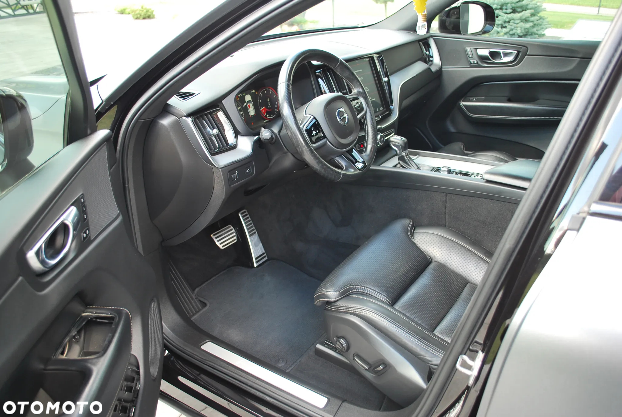 Volvo XC 60 T5 AWD R-Design - 8