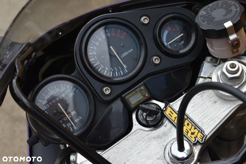Suzuki GSX-R - 24