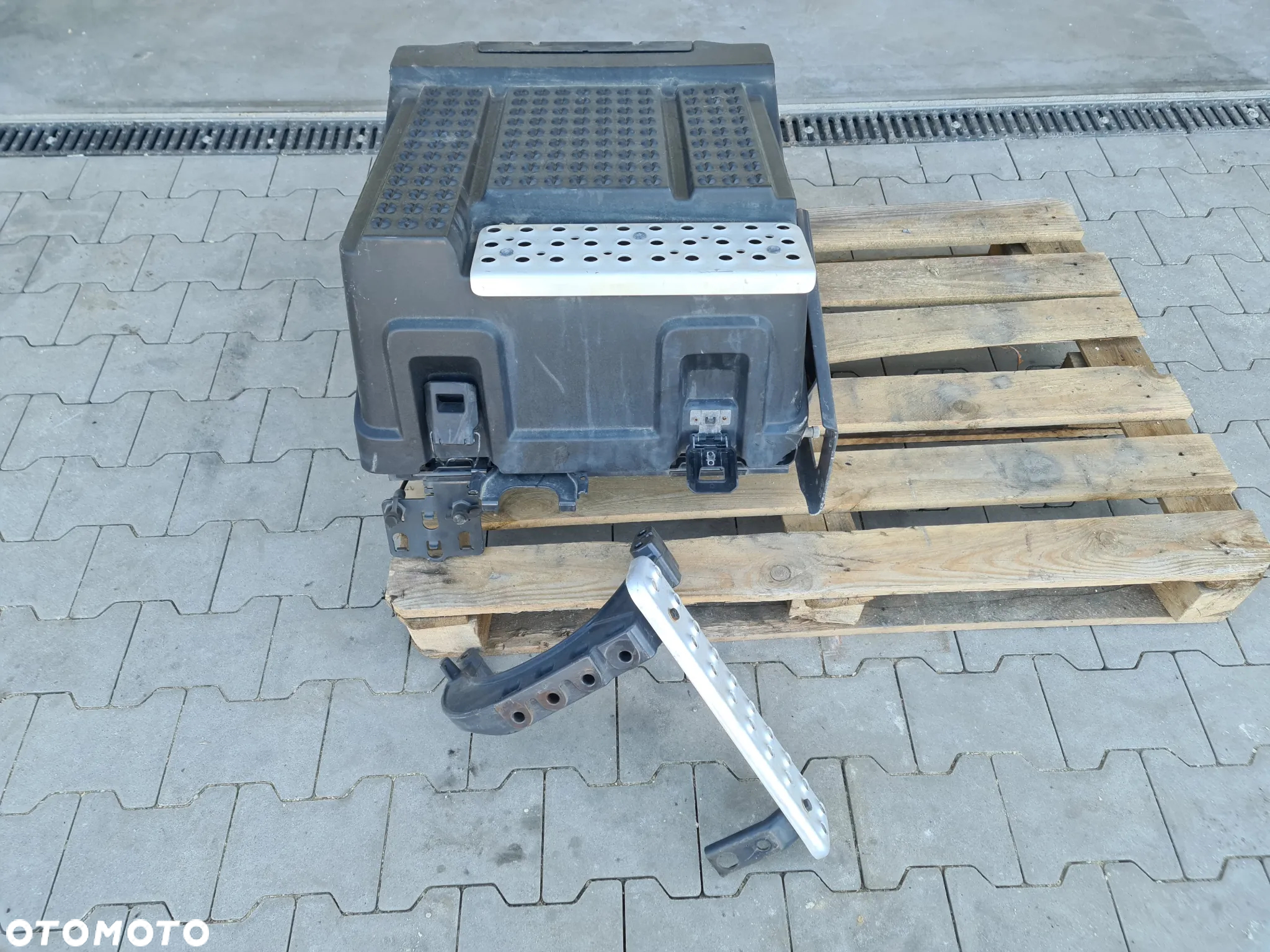 SKRZYNKA NA AKUMULATORY STOPIEŃ KOMPLET SCANIA NGS NTG EURO 6 NOWY MODEL - 4
