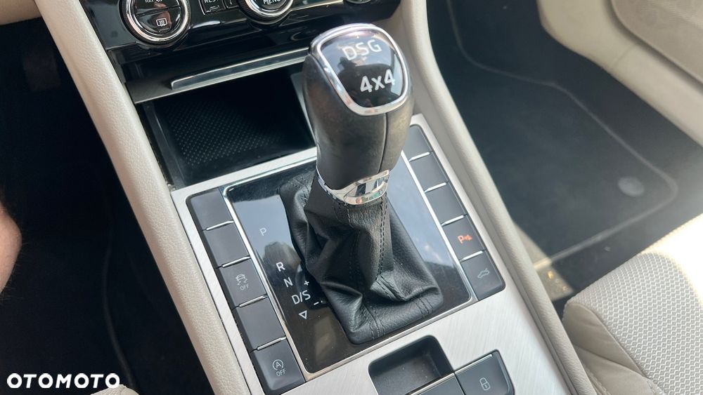 Skoda Superb 2.0 TDI 4x4 Style DSG - 11