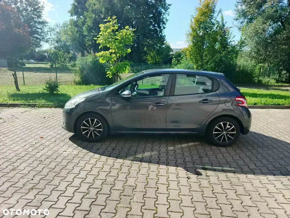 Peugeot 208 - 1