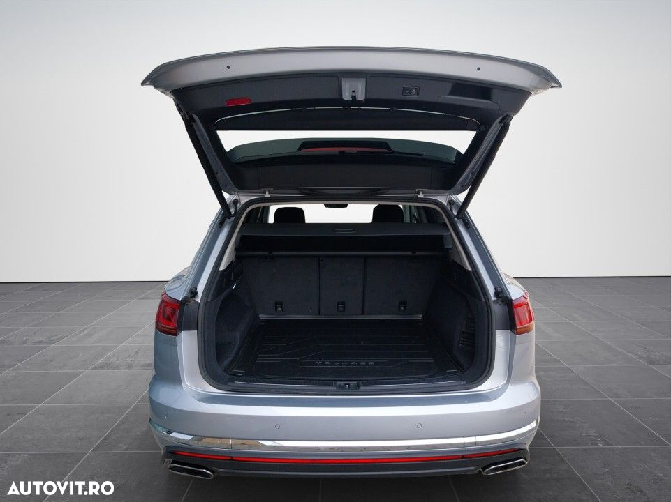 Volkswagen Touareg - 17