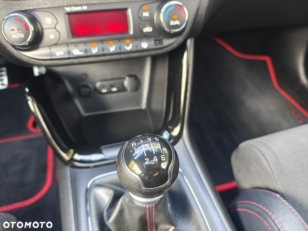 Kia Ceed - 11