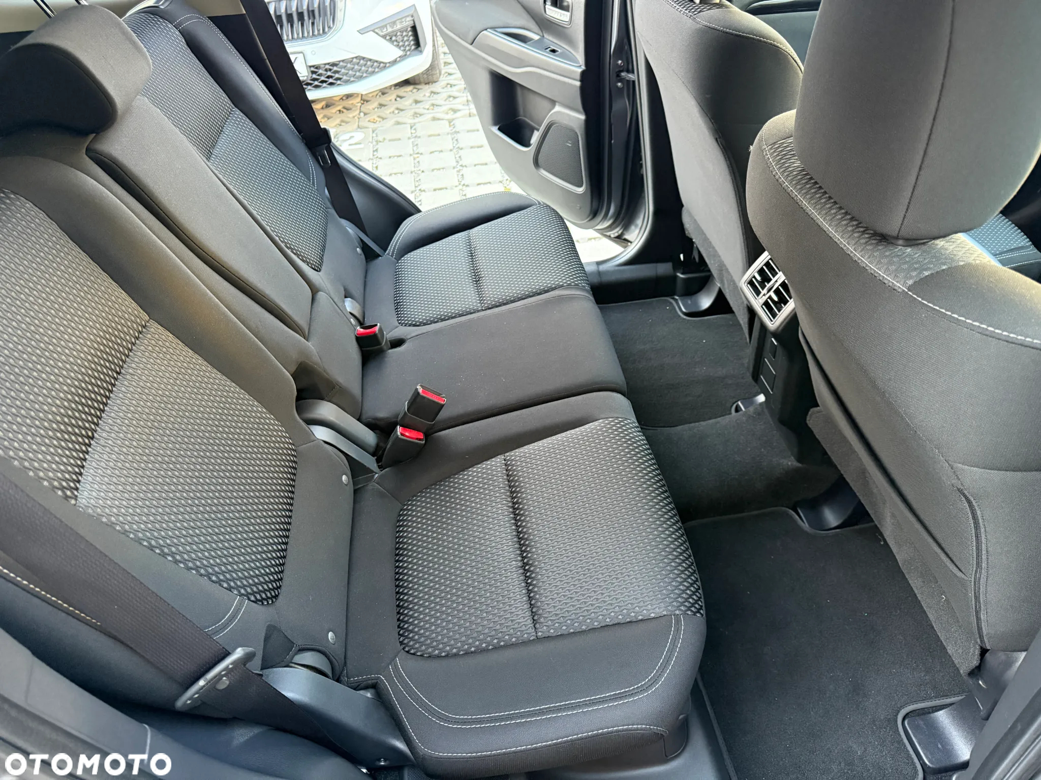 Mitsubishi Outlander 2.0 Intense Comfort 4WD CVT - 26