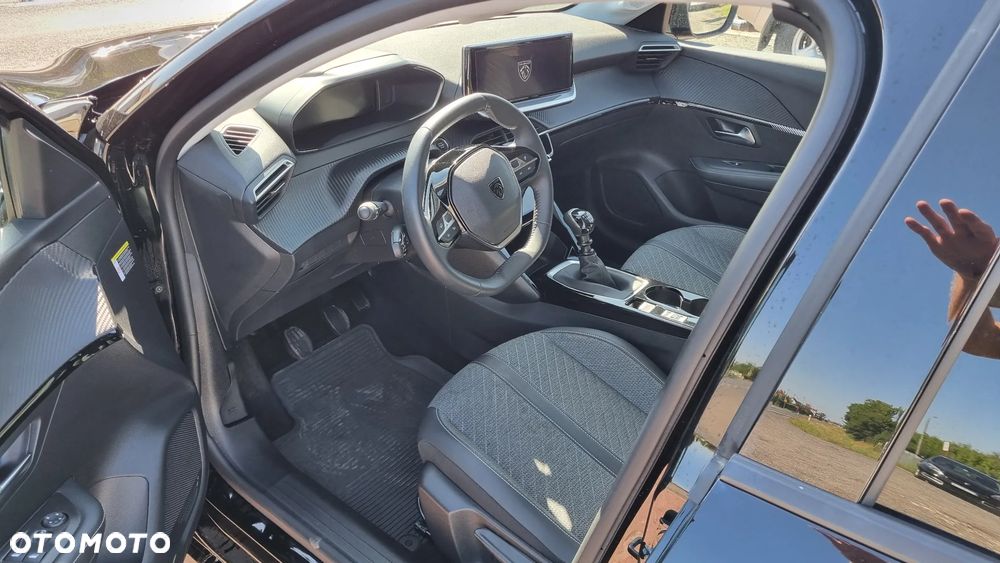 Peugeot 208 Benzin 100 Allure - 21