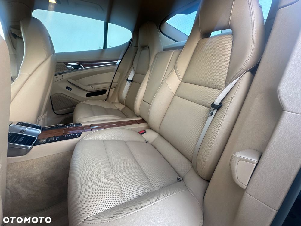 Porsche Panamera PDK Platinum Edition - 14