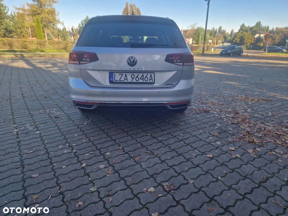 Volkswagen Passat Variant 2.0 TDI SCR DSG 4Motion Business - 10