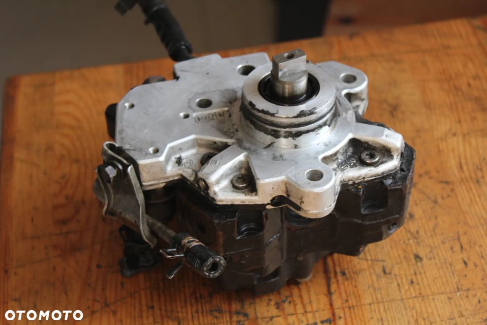 pompa wtryskowa toyota yaris I 1.4 d4d 22100-33010 kompletna - 2