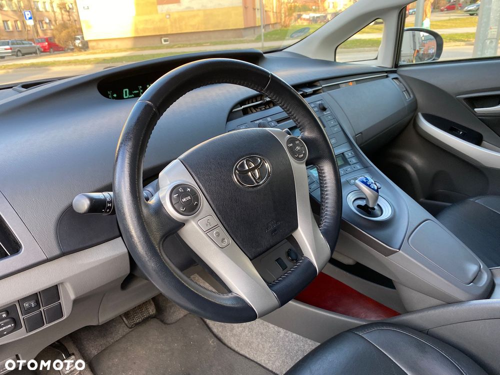 Toyota Prius (Hybrid) Comfort - 12