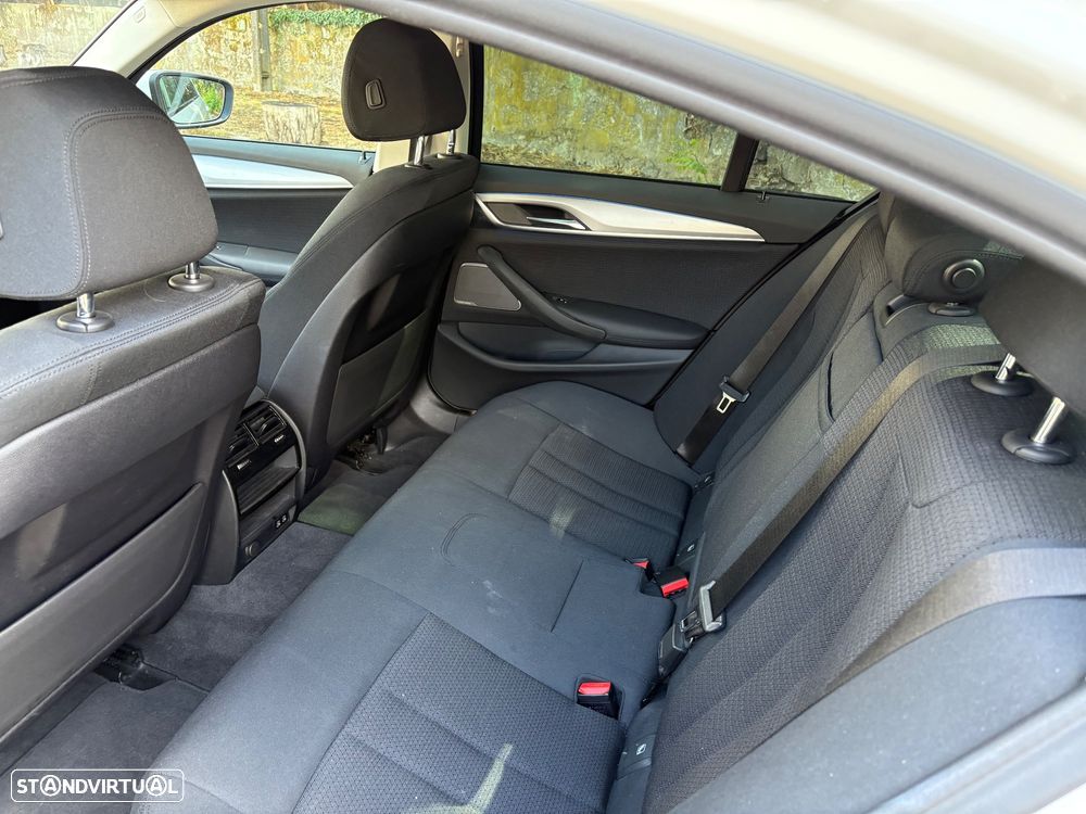 BMW 530 e Pack Desportivo M - 9