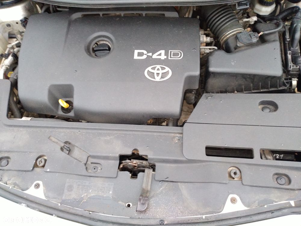 Toyota Auris 2.0 D-4D - 11