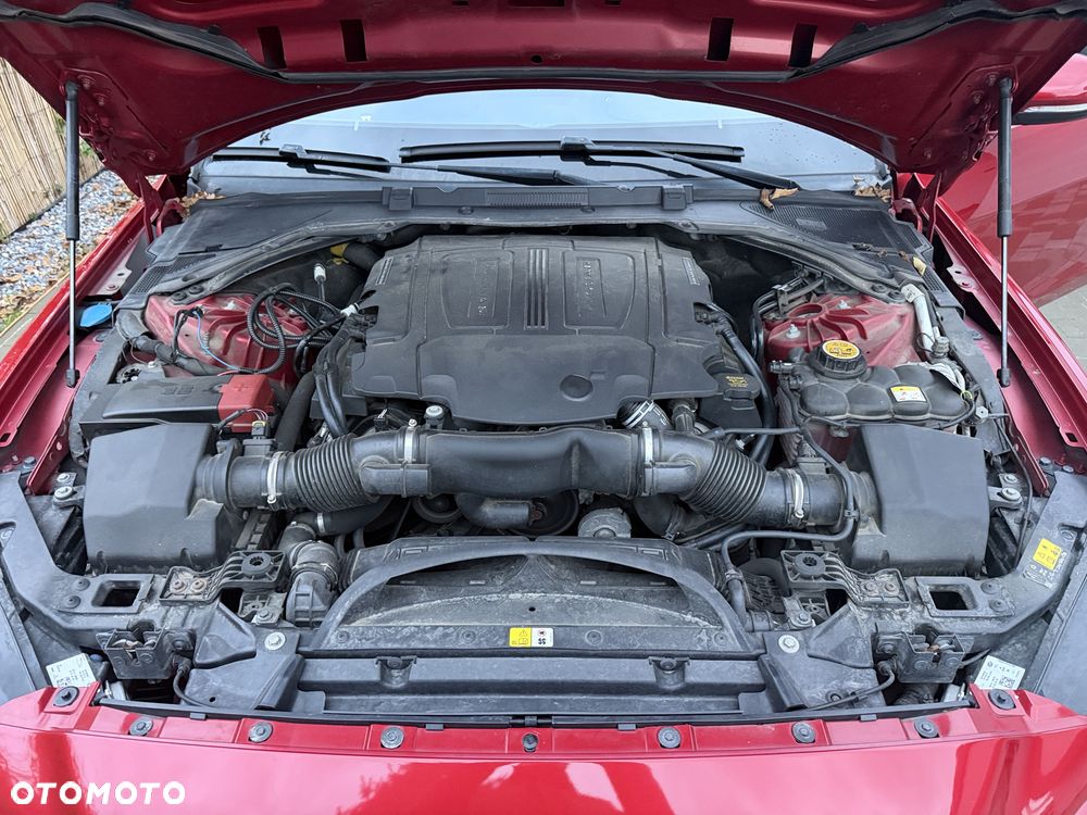 Jaguar XE - 11