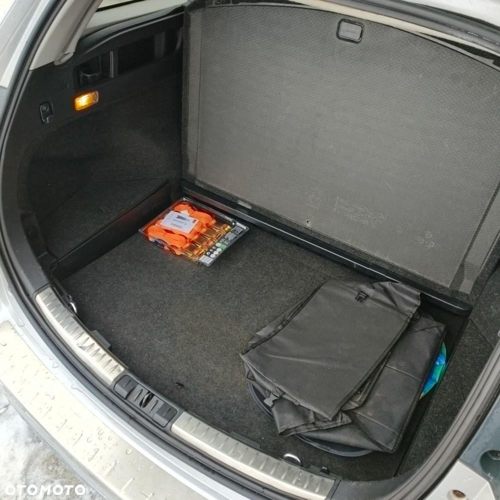 Toyota Auris Hybrid 135 Prestige - 23