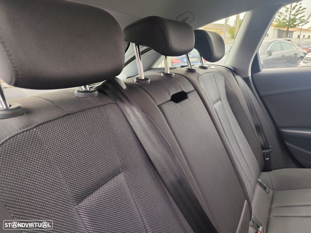 Audi A4 Avant 30 TDI S tronic - 28