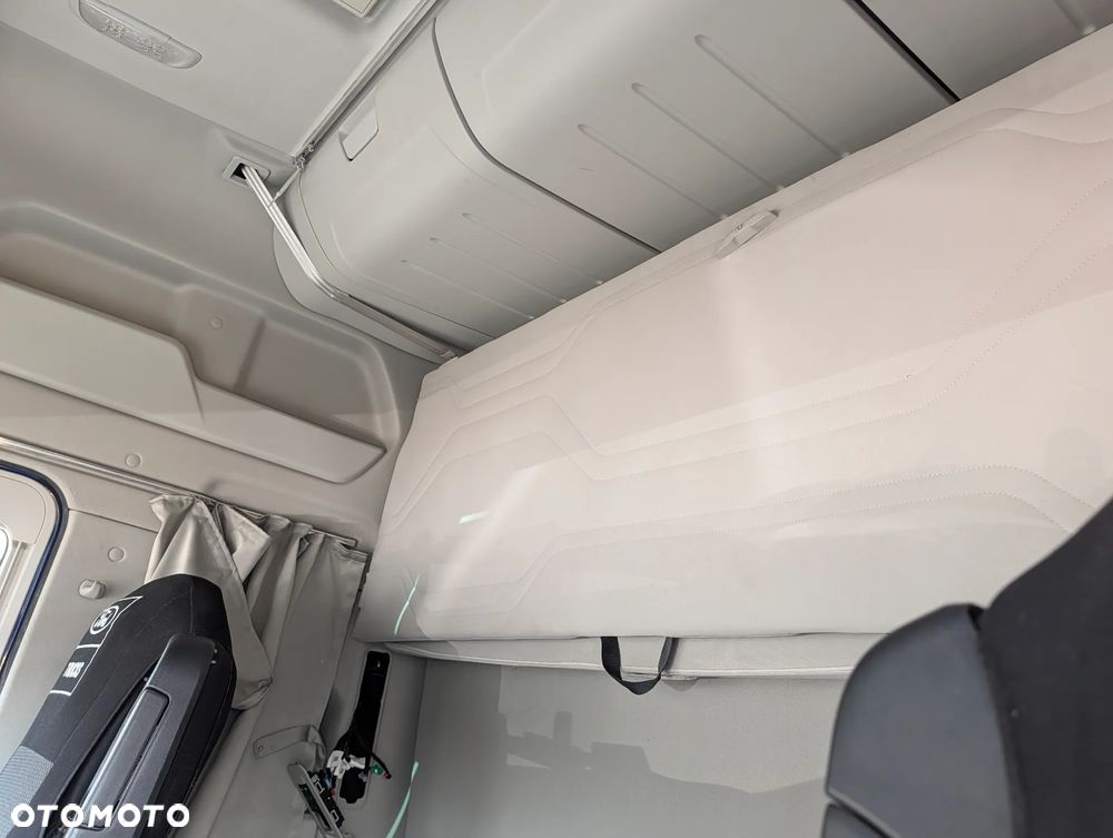KABINA FORD F MAX - 10