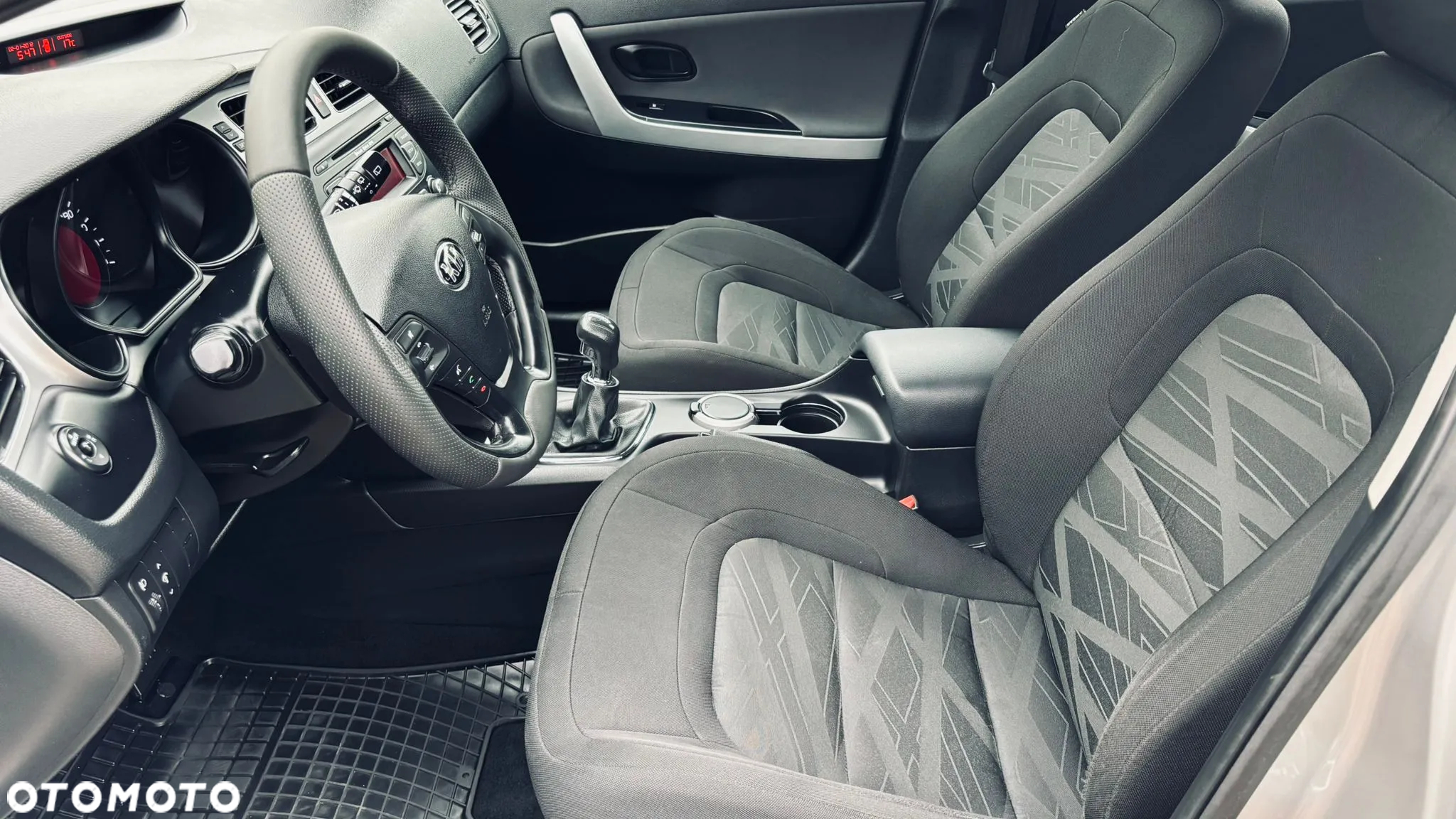 Kia Ceed - 37