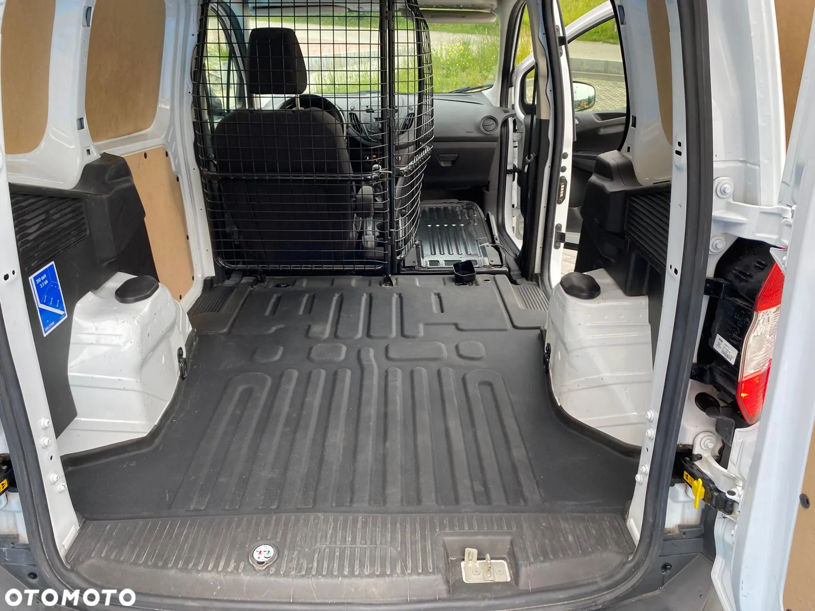 Ford Courier - 7