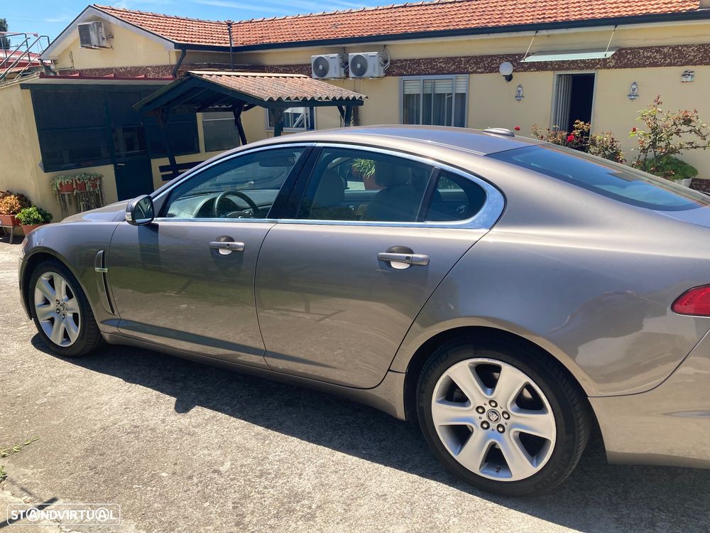 Jaguar XF 2.7 D V6 Luxury - 2